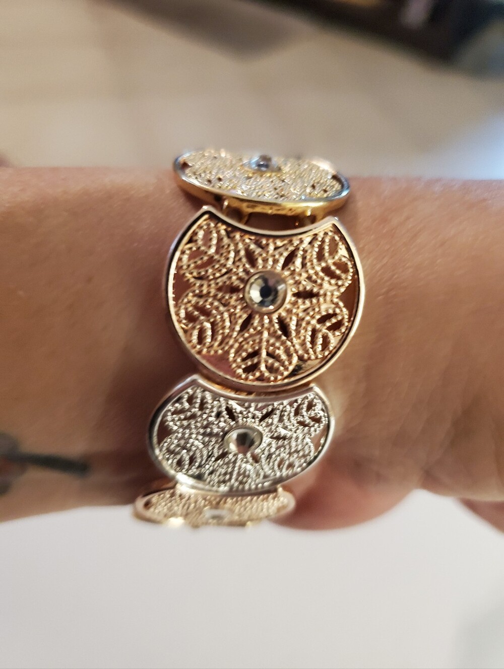 Tri-Tone Floral Disc Stretch Bracelet‎ Jewelry Women NWOT